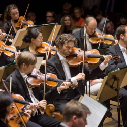 An zwei Abenden in der Oper und dem Gewandhaus erleben Sie das Gewandhausorchester